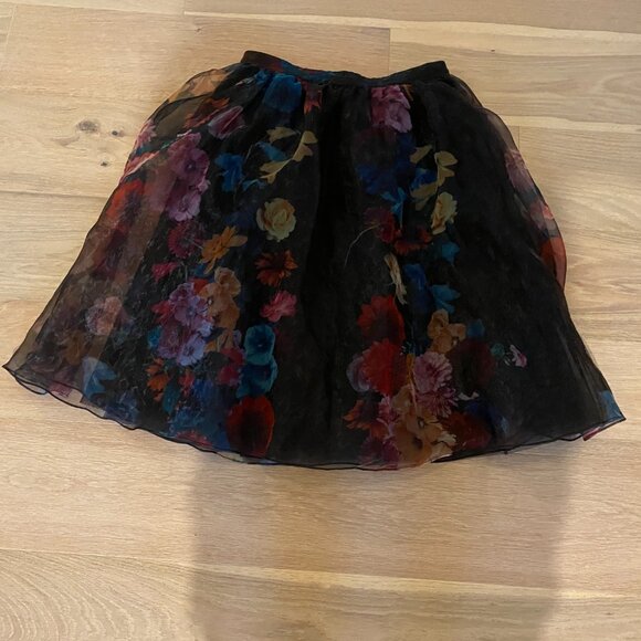 Bebe Floral Skirt Undershorts and Back Zip Closure Size 10 - Picture 3 of 10
